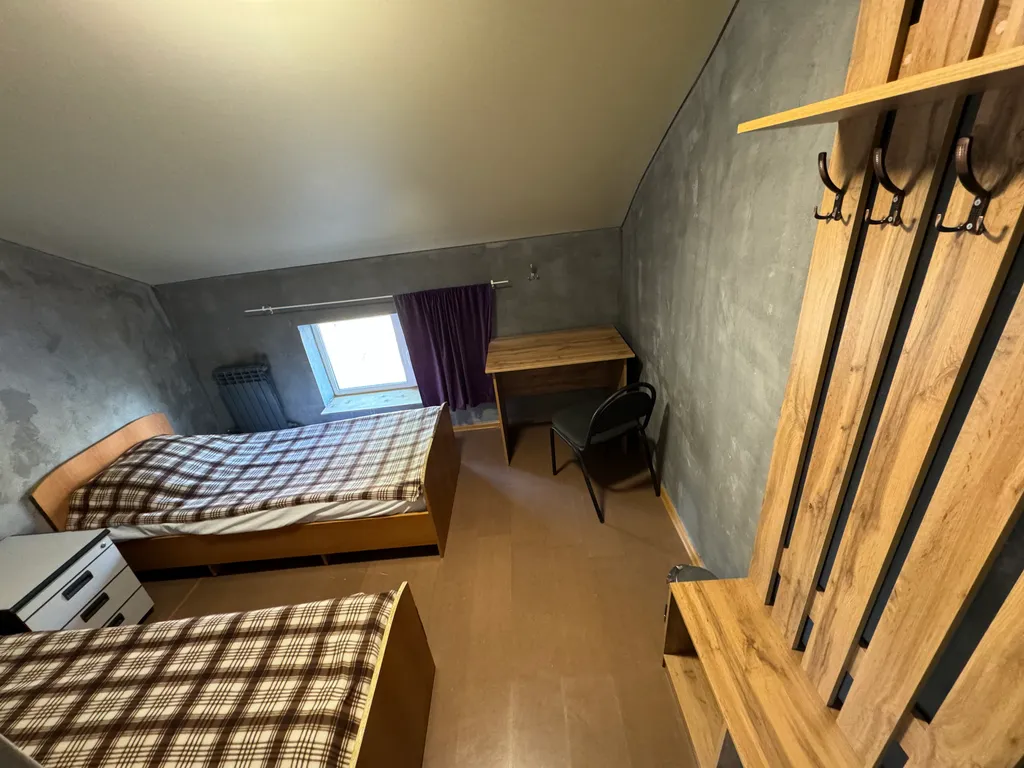 Большой дом в лесу