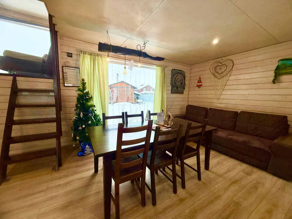 Дом с панорамными окнами на берегу озера на 6 чел с баней на територии