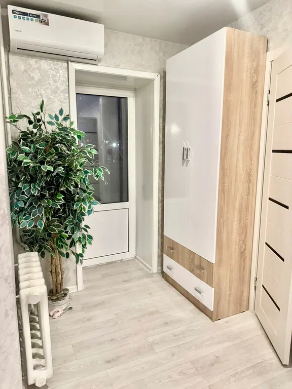 Большая квартира на набережной