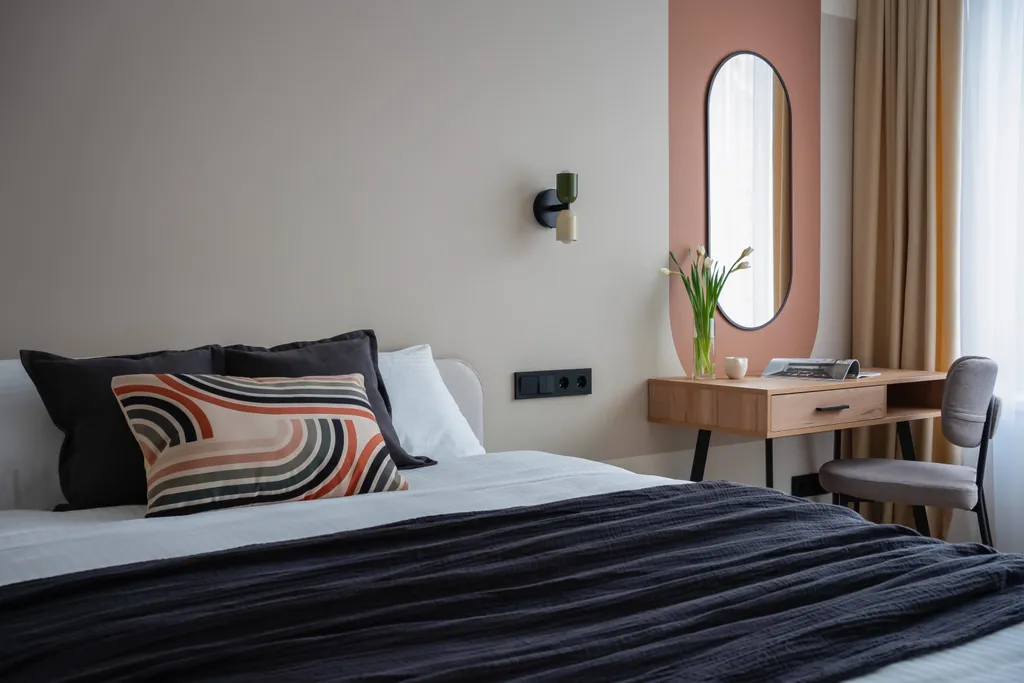 Комфортабельная евродвушка Меркурий с балконом у озера