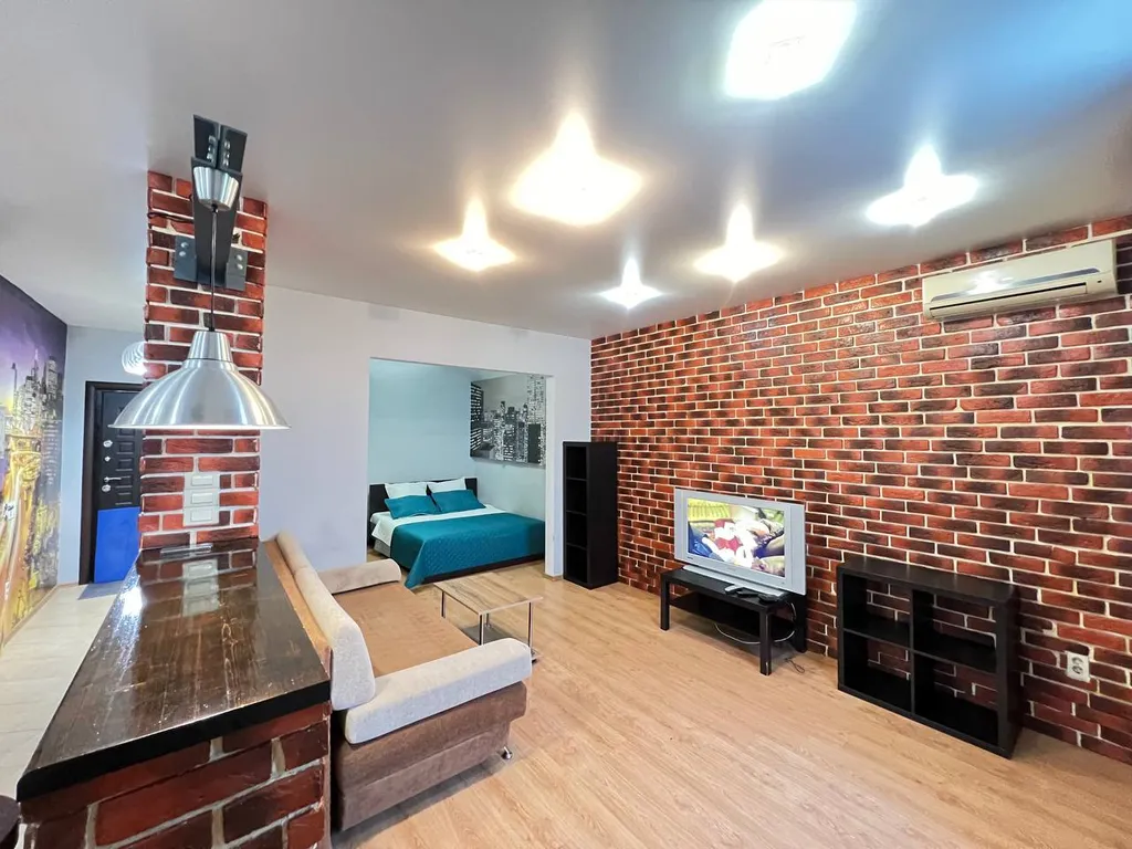 Видовая квартира с дизайнерским ремонтом в центре