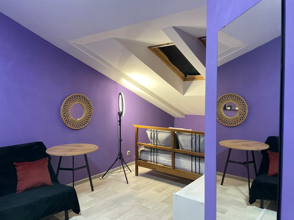 Квартира Фиолетовая комната на Невской мансарде — Санкт-Петербург