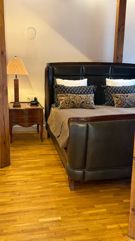 Лофт - мансарда с фронтальным видом на море