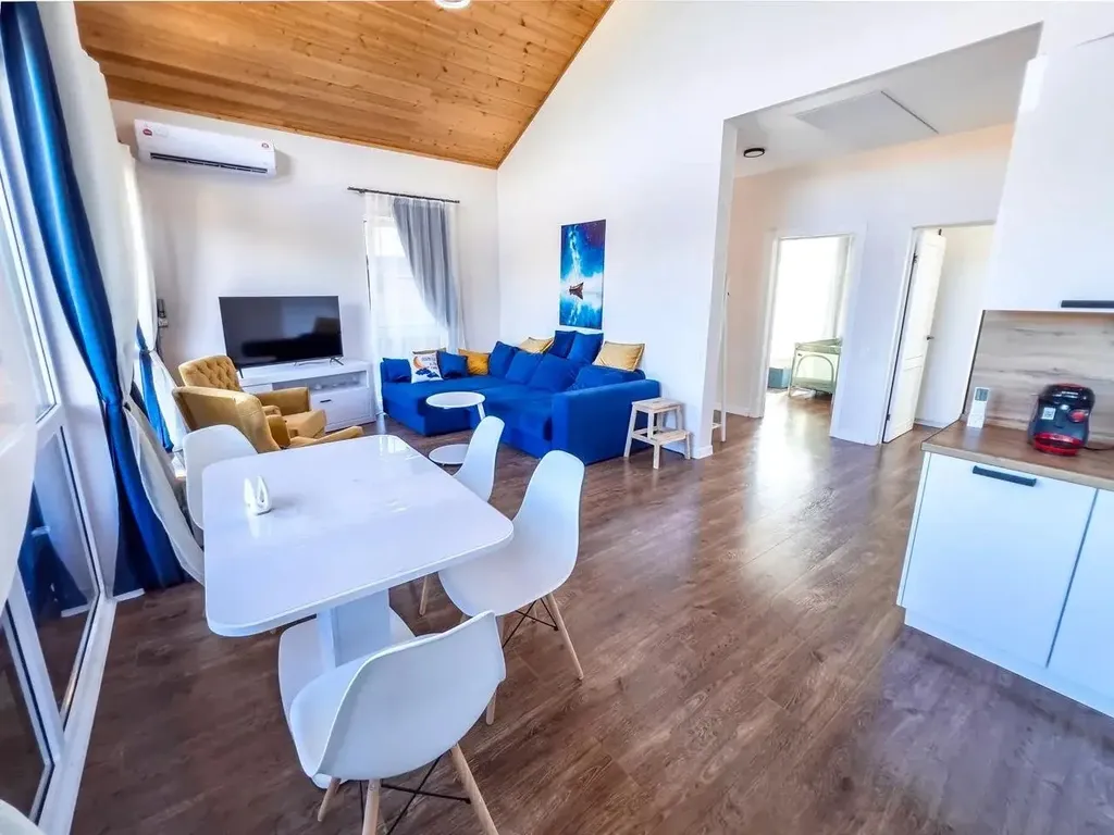 Дом с бассейном