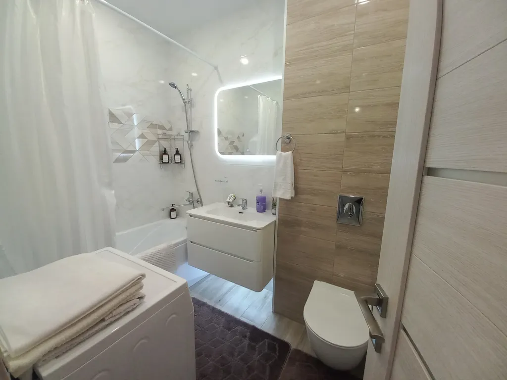 Шикарная квартира со своим двориком и качелью