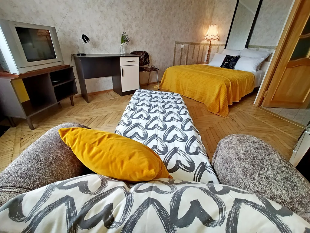 Петербургская квартира с видом на закат