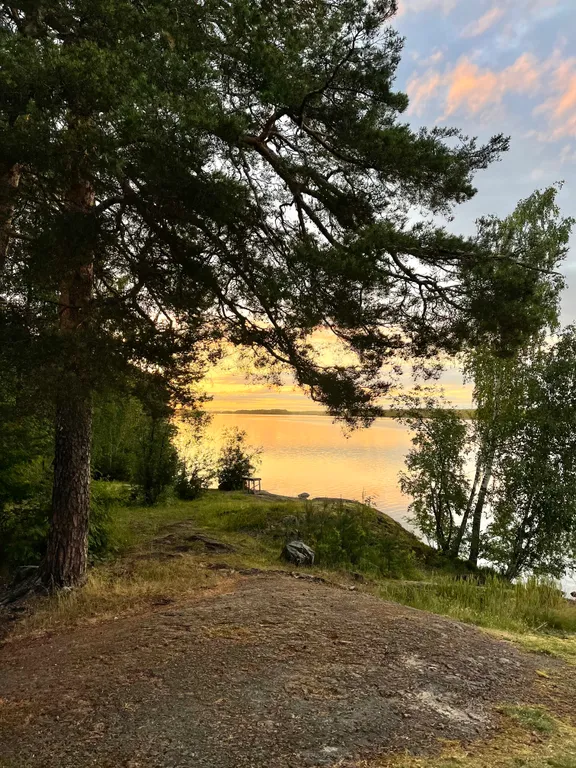 Уединенный шатер Романтика в лесу на берегу озера