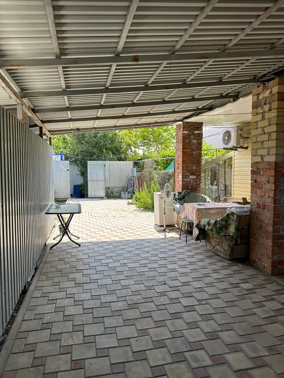 Дом под ключ с бассейном и стоянкой во дворе для 3 автомобилей у гипермаркета