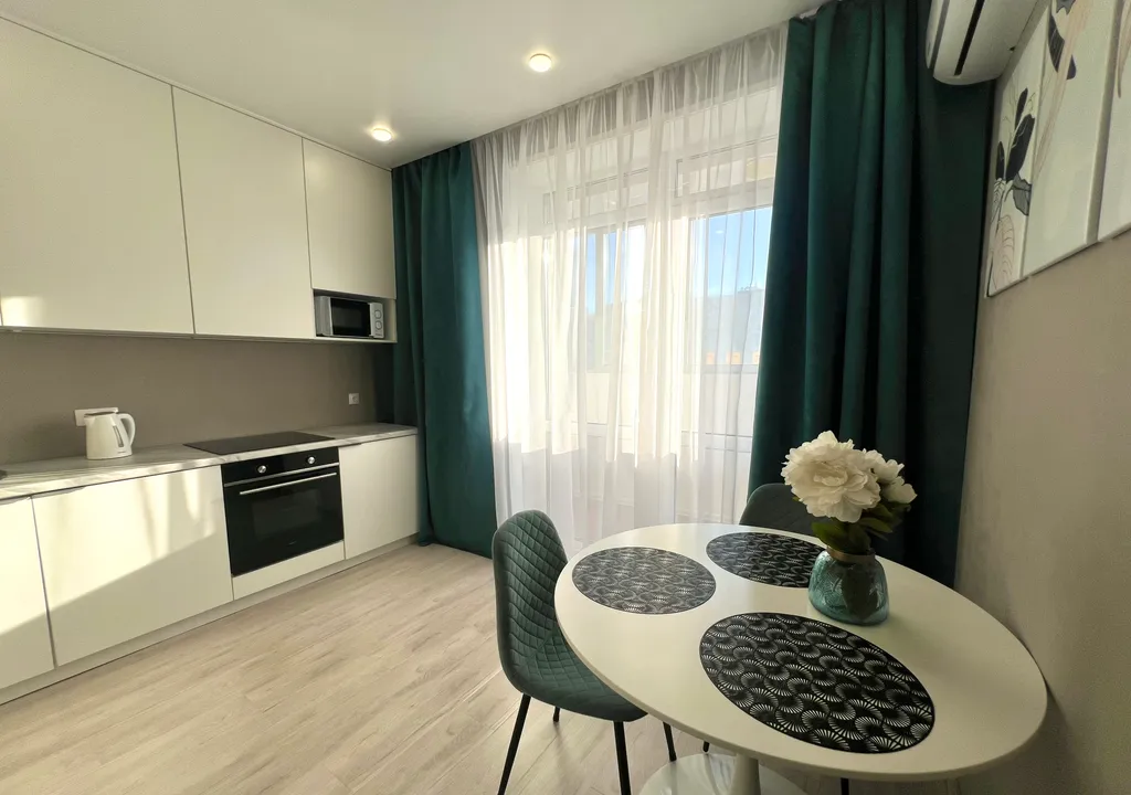 Красотка Кристина на Броско командированным и туристам города