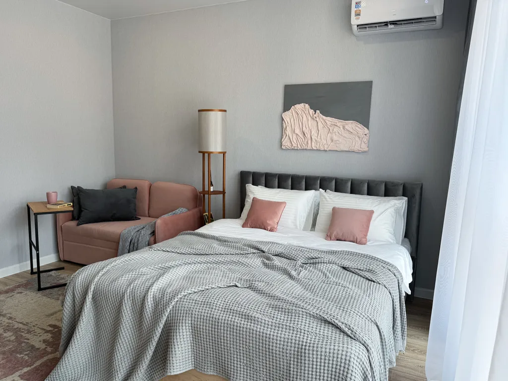 Пинк - просторная студия в ЖК Самолет