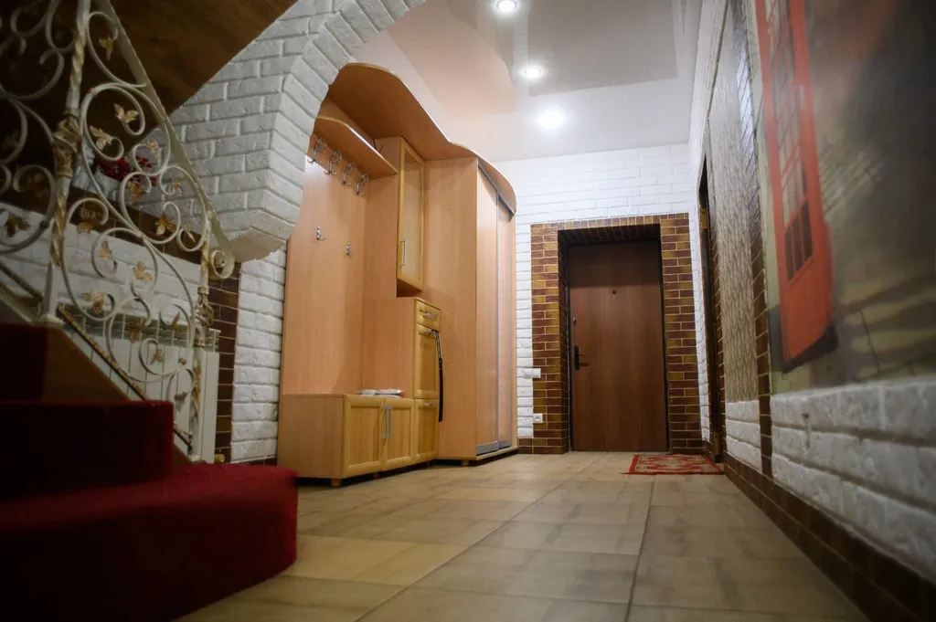 Просторный комфортабельный коттедж в центре города с банным чаном