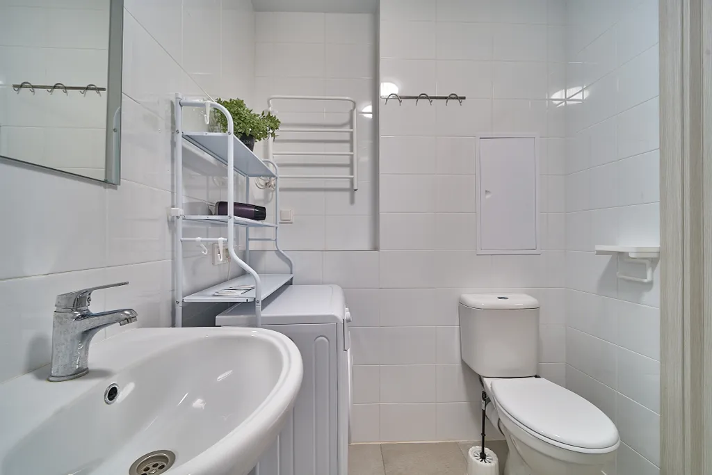 Уютная евродвушка с кроватью и диваном