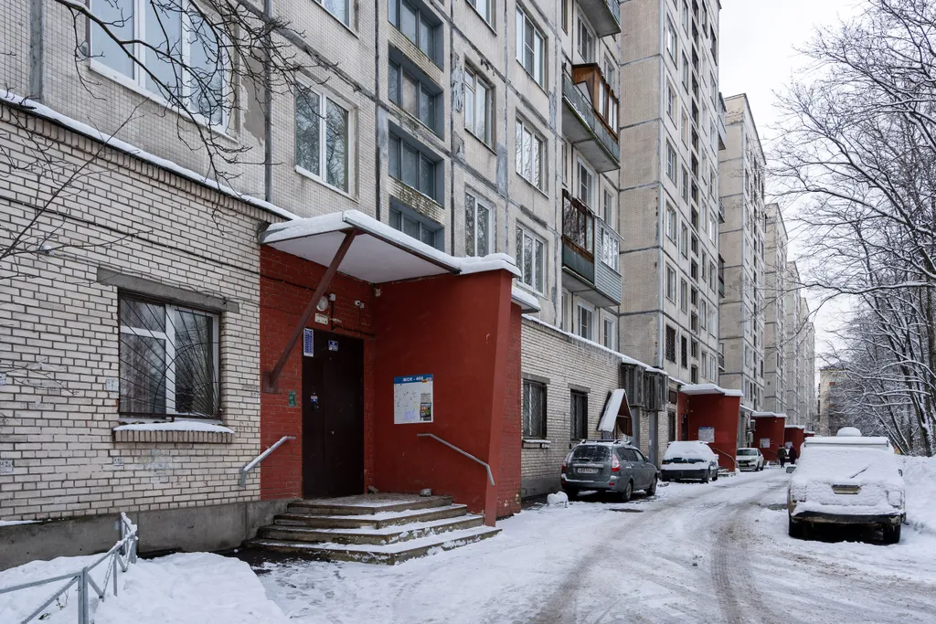 Квартира Квартира на Гражданке с библиотекой и видом на парк — Санкт-Петербург