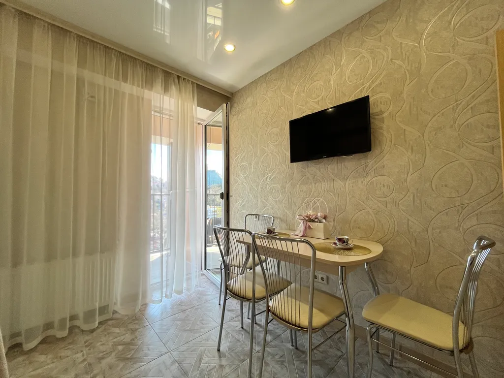 Квартира у моря с выделенной спальней и отдельной кухней