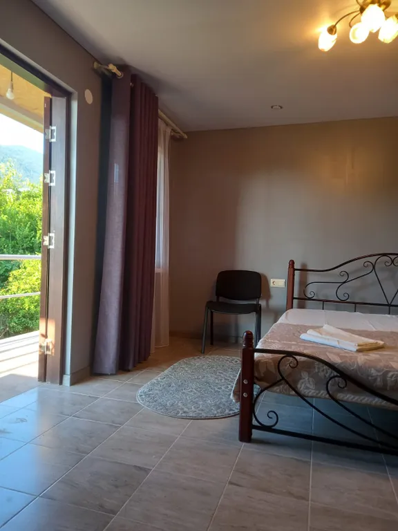 Номер со всеми удобствами в коттеджном домике