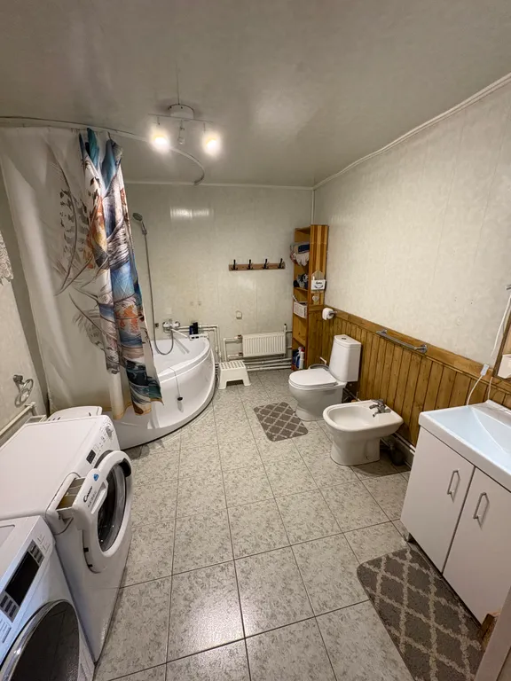 Уютный жилой зимний дом в сказочно живописном месте