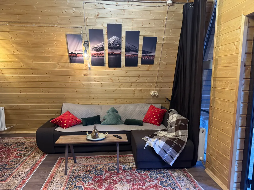 Двухэтажный A-Frame шале посреди заповедного леса вблизи Эльбруса