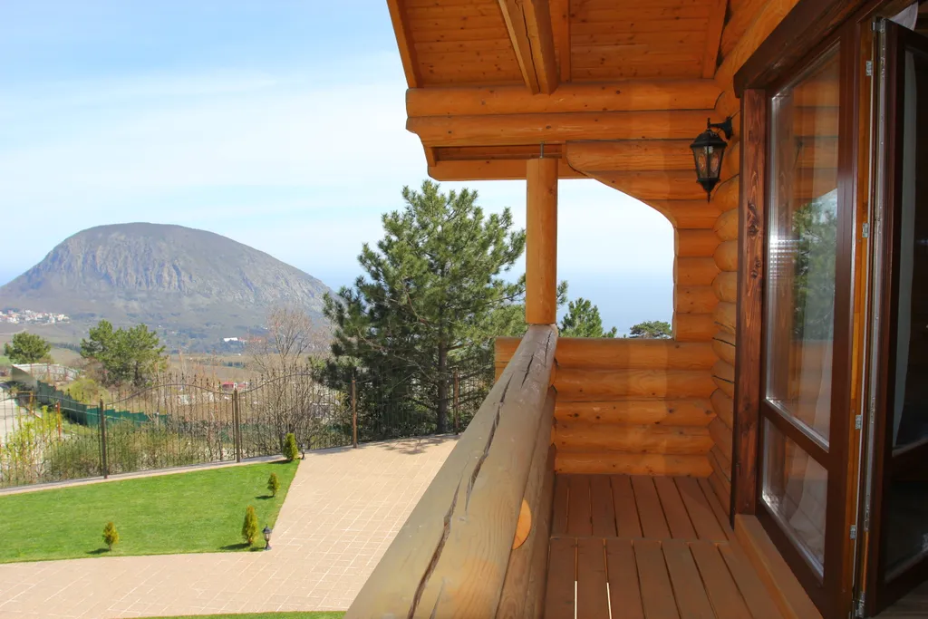 Дом с панорамным видом на море и гору Аю-Даг