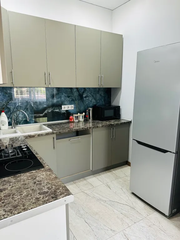 Квартира 3-комнатная квартира с новым ремонтом, в центре города — Гагра