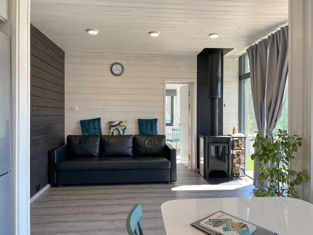 Коттедж Дом с сауной и видом на озеро — Стеклянный