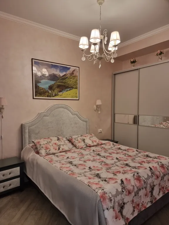 Уютный апартамент в центре с балконом и видом на горы лес