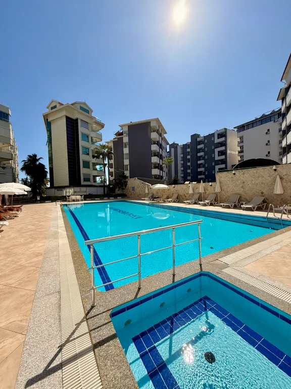 2BD Flat 50m to the Beach