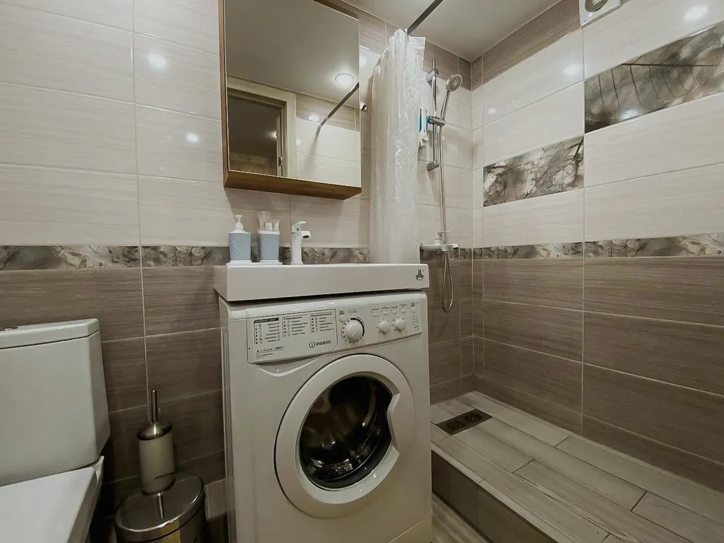 Двухуровневая студия с панорамными окнами