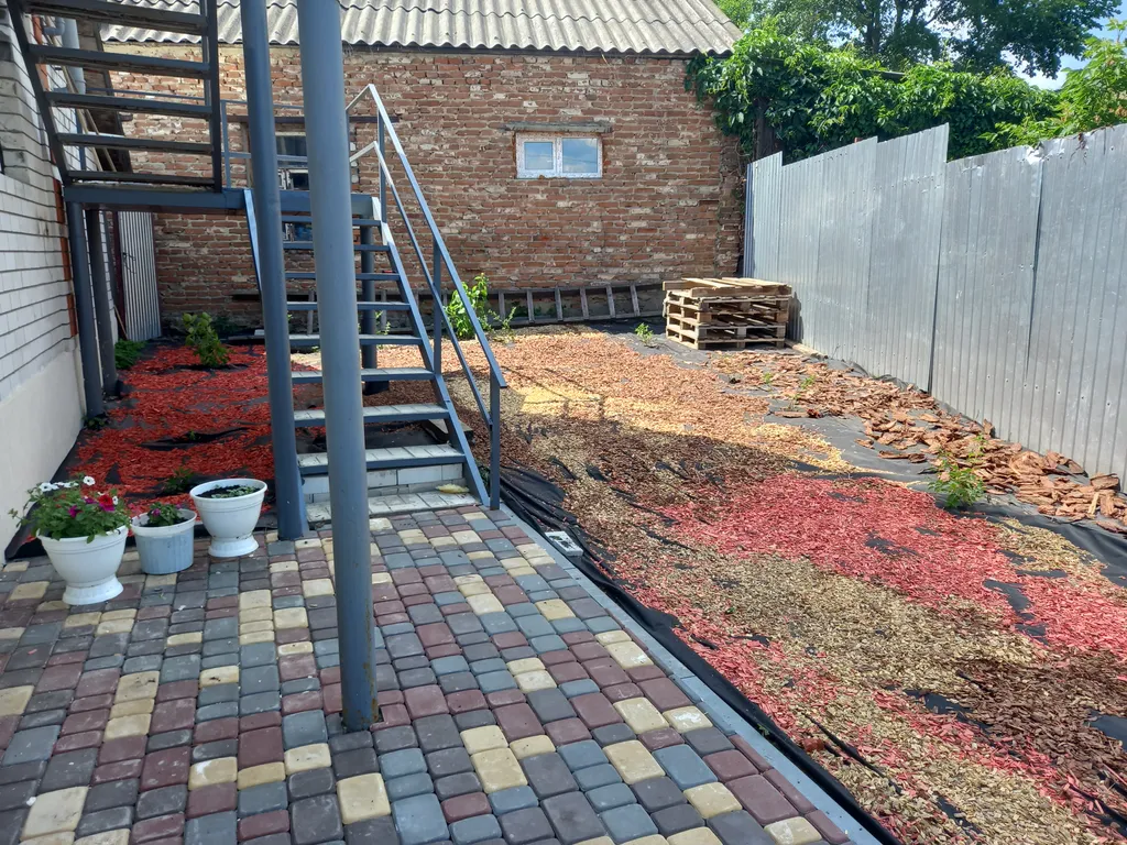 Уютный двухэтажный дом в центре города( 2 этаж)