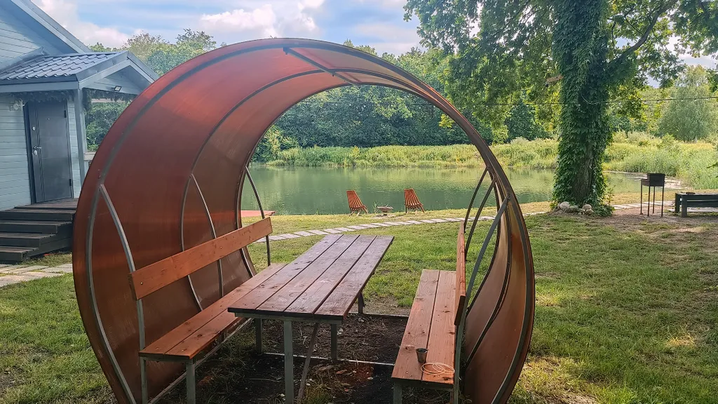 Дом на берегу озера