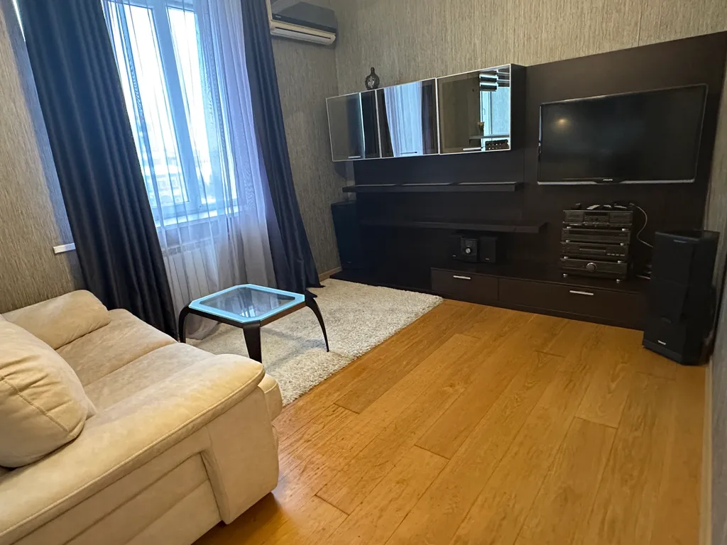 Шикарная квартира класса комфорт в самом центре! Горячая вода есть!