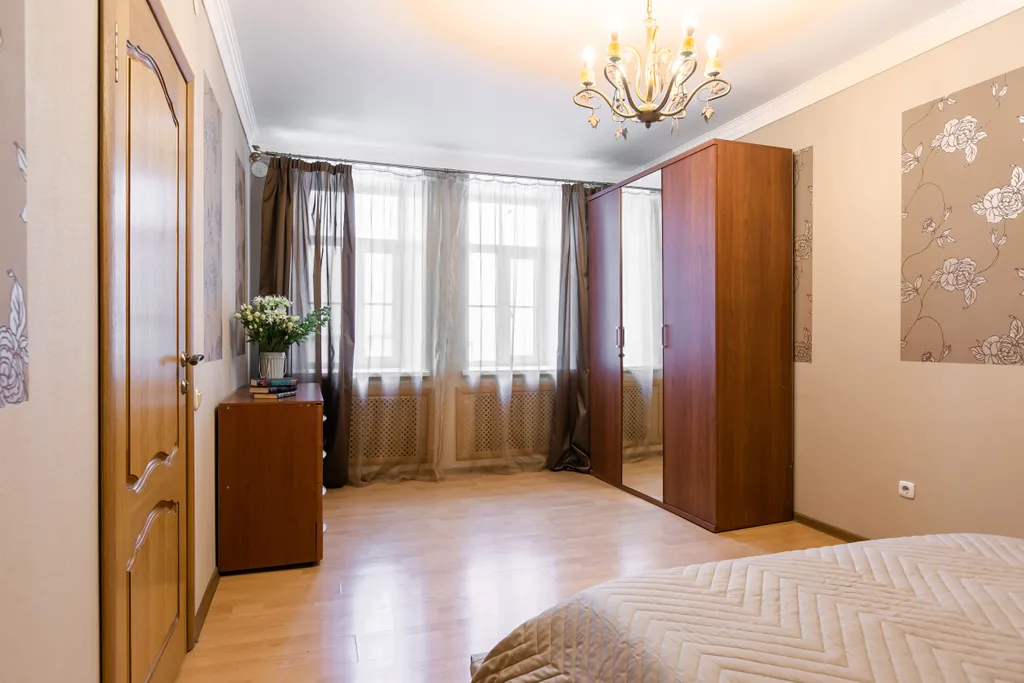 Рядом Невский, торговые центры, метро