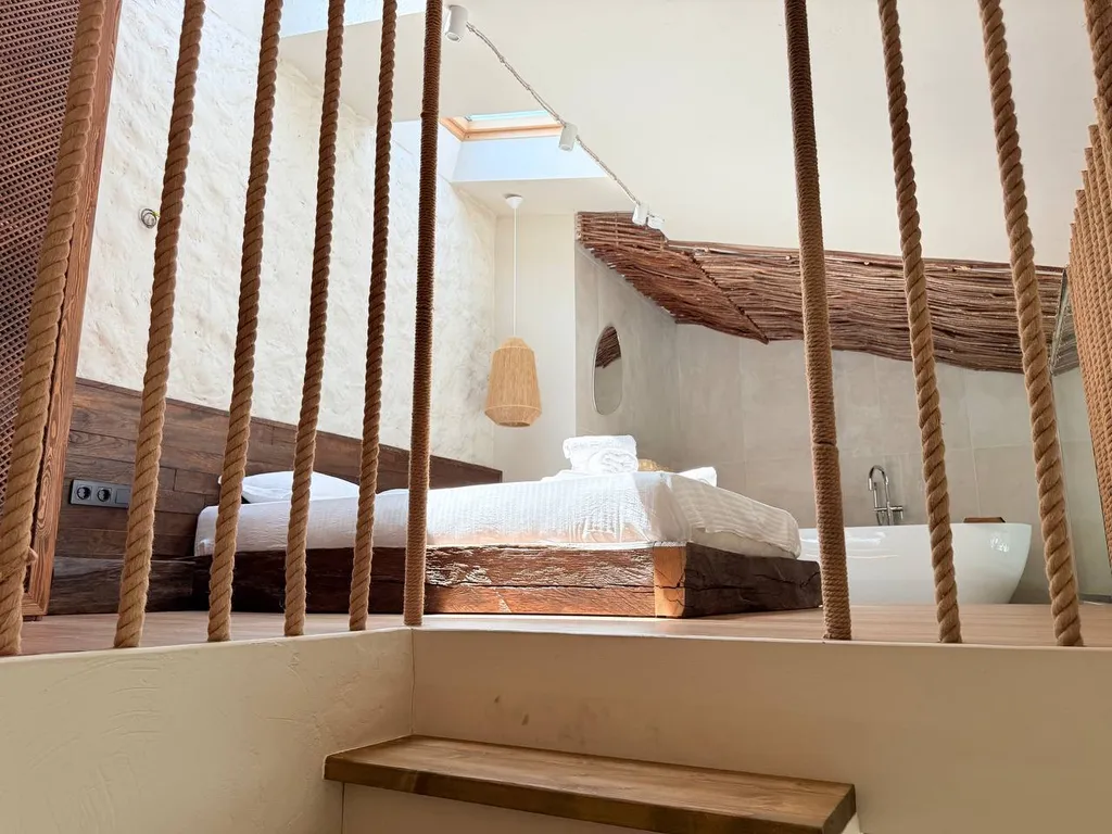 Просторная студия в стиле минимализма с панорамным видом на Махачкалу