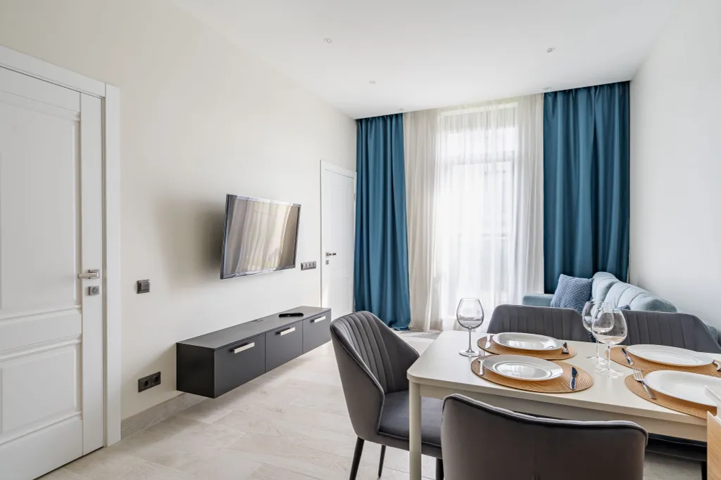 Охта Сьют 24