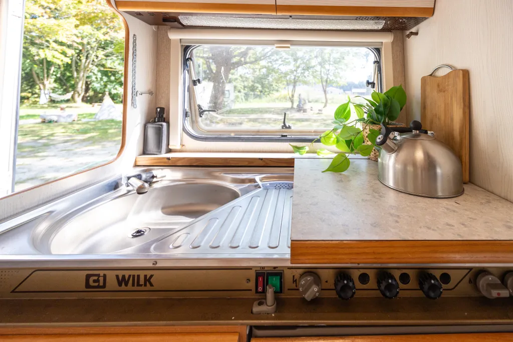 3-х местный автодом с видом на лес и озеро