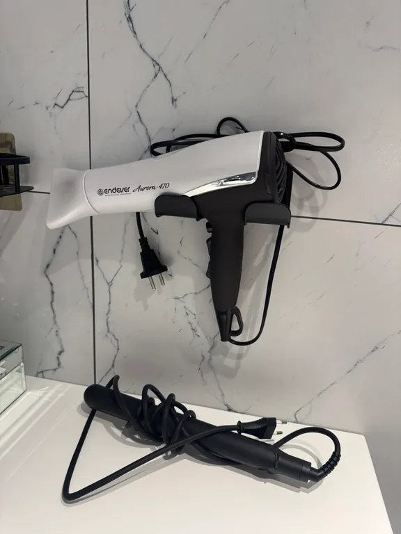 Новая квартира в центре города с елкой и сервировкой