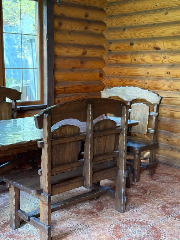 Уютный дом с камином в центре