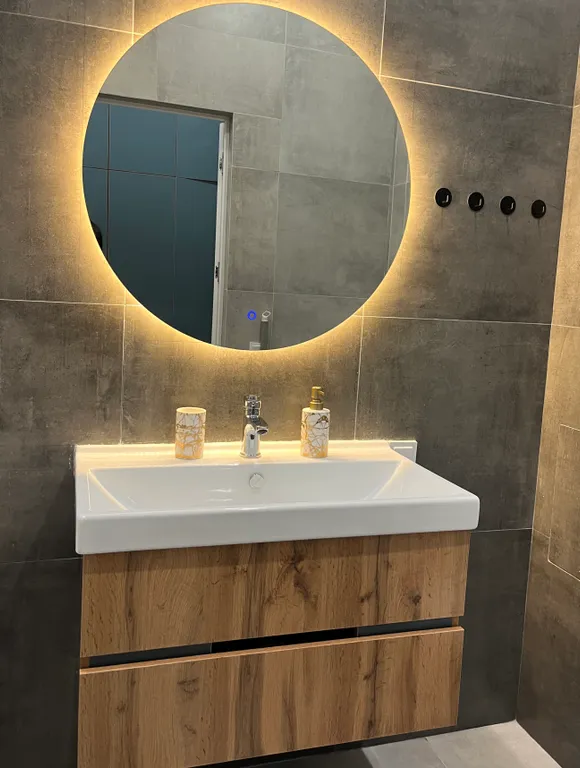 Современная красивая и яркая квартира