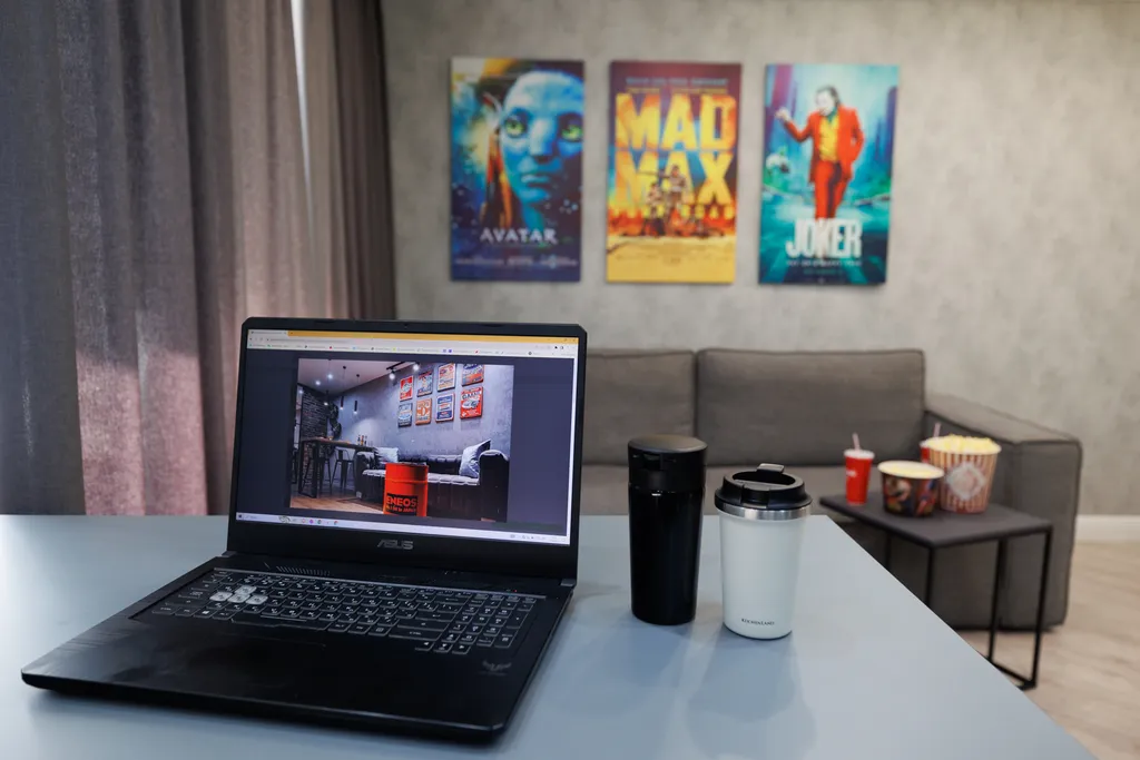 Киностудия - свежая студия с 65" Smart-TV