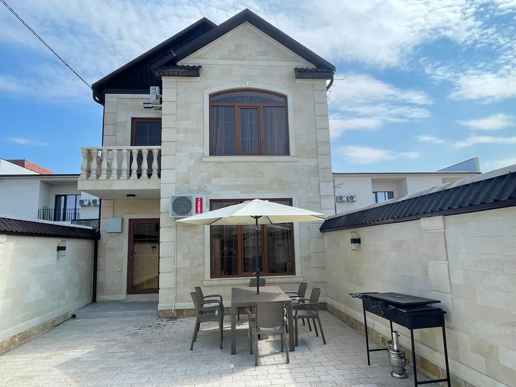 Уютный дом на берегу моря