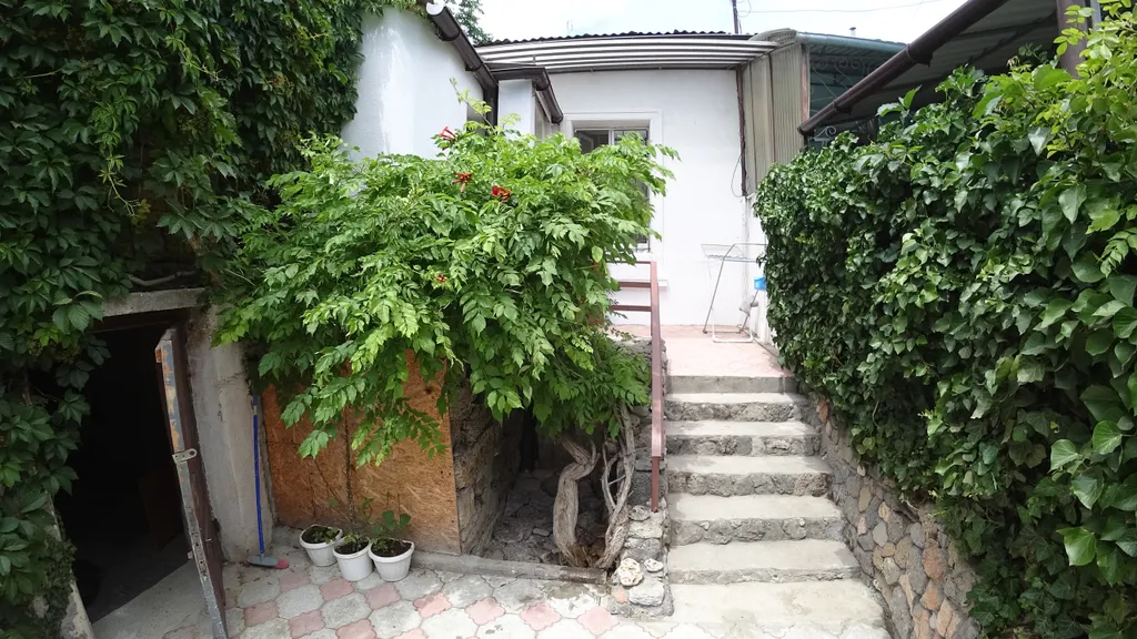 Двухкомнатный дом с большим отдельным двором