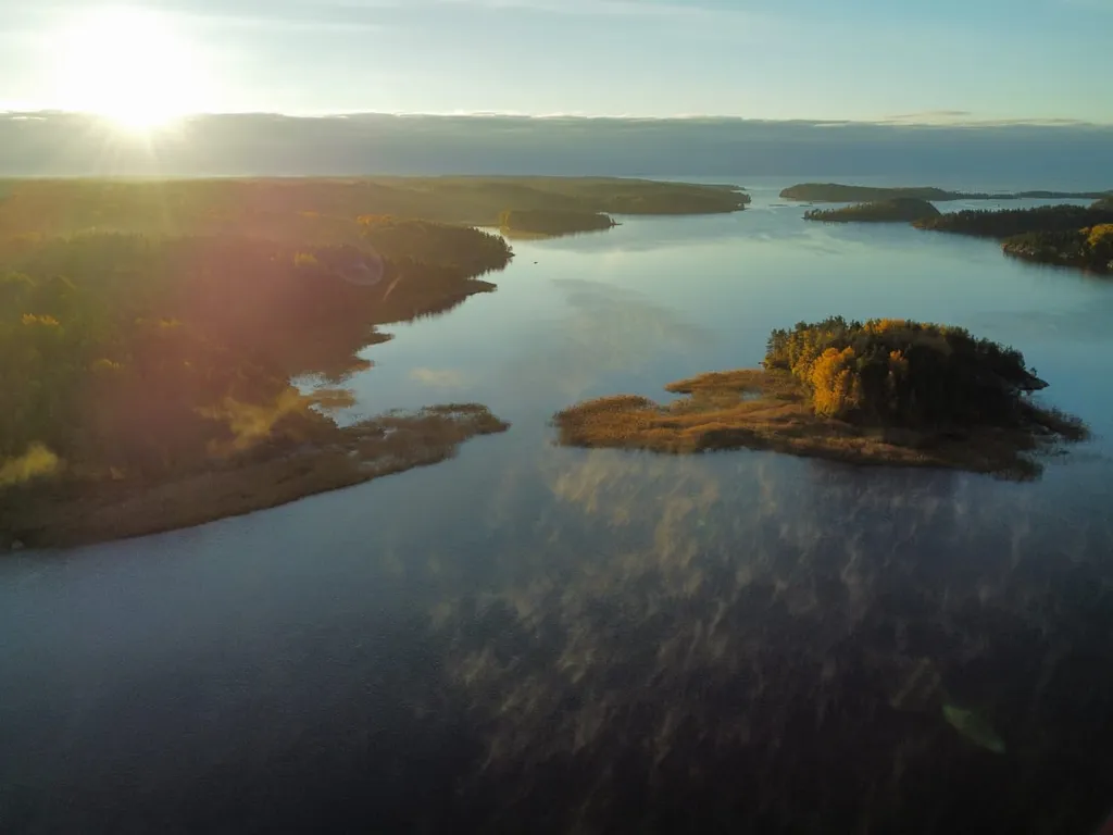 Домик на берегу залива Ладожского озера