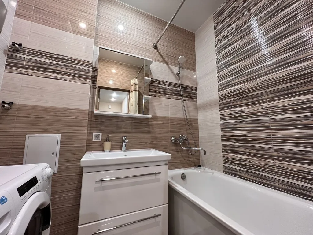 Функциональная ЕВРО-трешка рядом с заливом Ангары