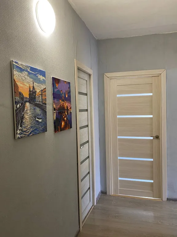 Уютная комната в центре города у моря.