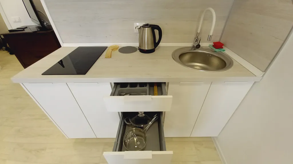 Просторная студия с видом на город