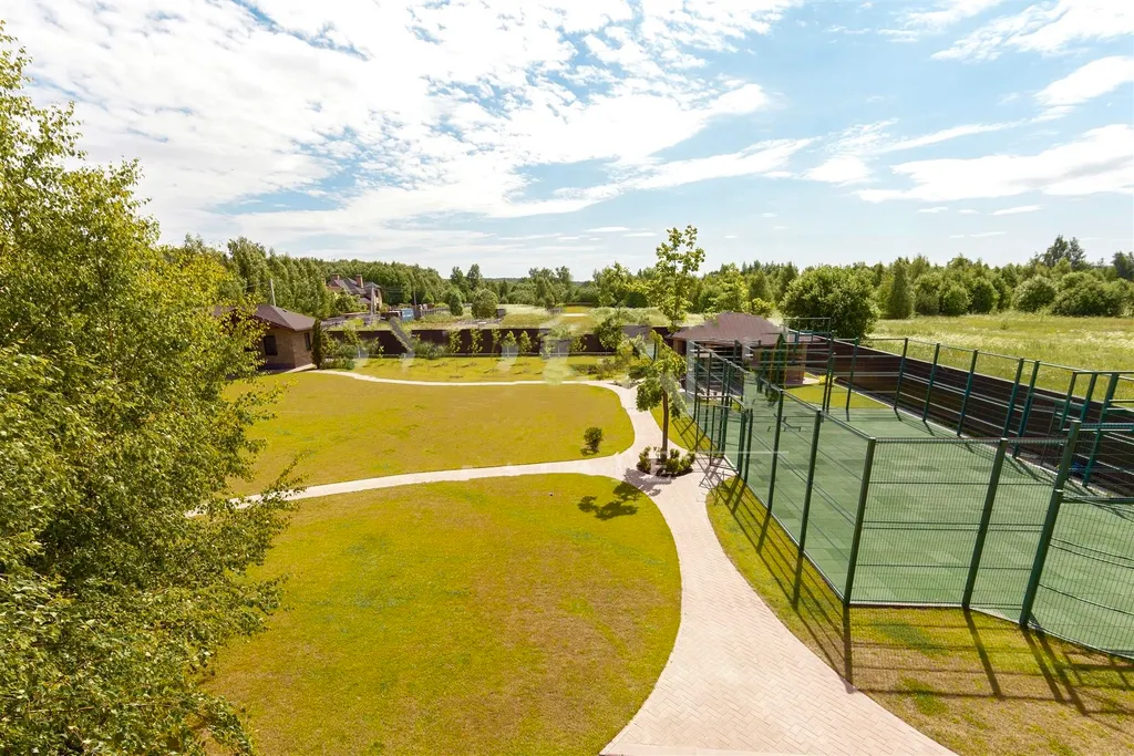 Атмосферный дом с баней, возле леса