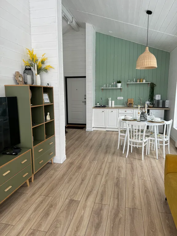 Коттедж Уютный барн с баней на дровах и пением птиц в саду — Заворово