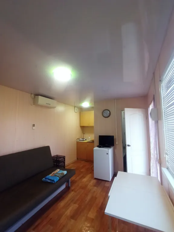 Коттедж Однокомнатный домик с мини-кухней — аренда посуточно в Голубицкая