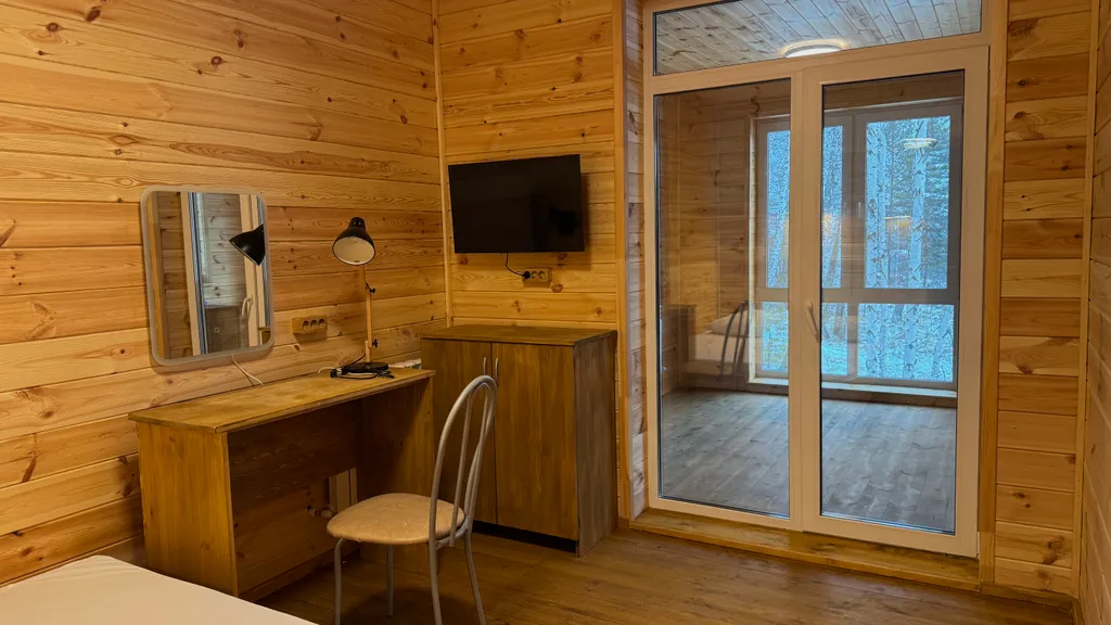 Дом Тихий Бор в березовом лесу