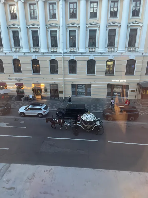 5 минут до  Эрмитажа