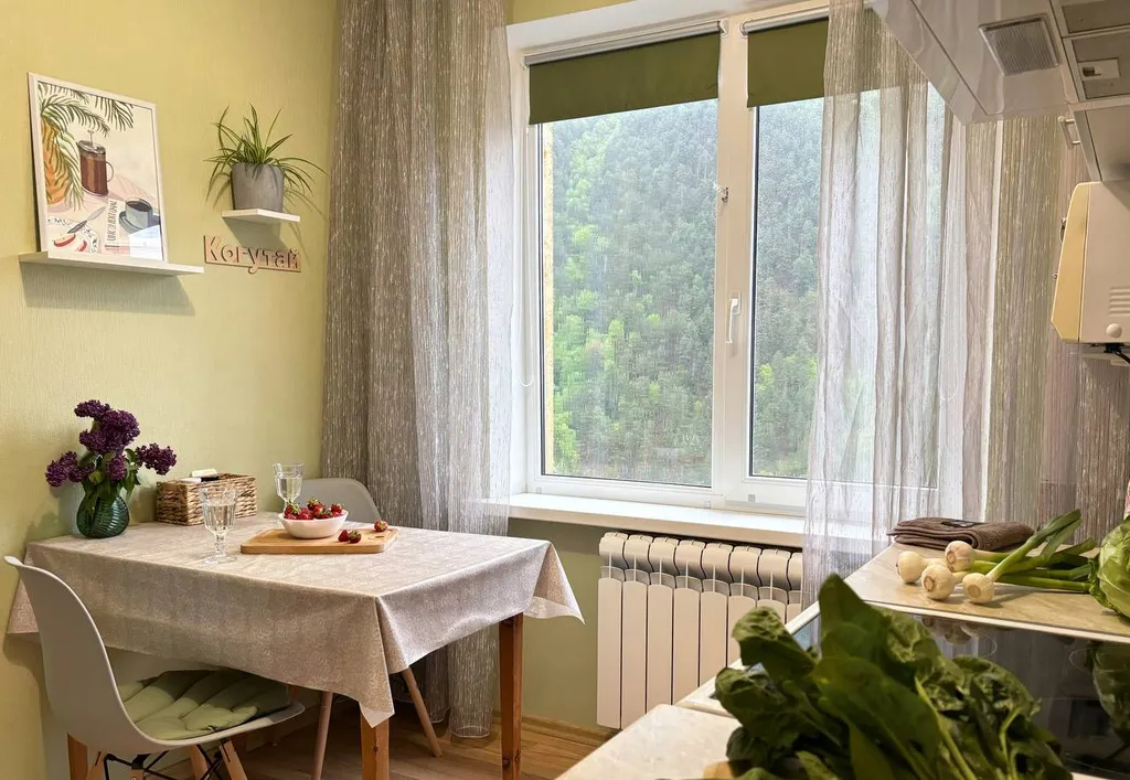 Двухкомнатная с видом на горы